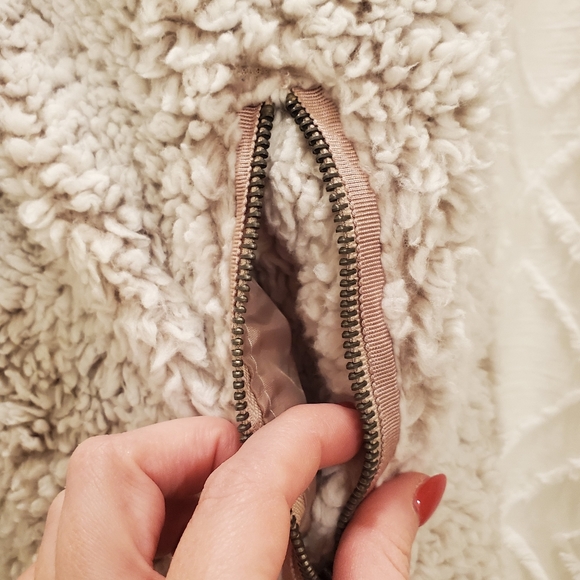 Thread + Supply Sherpa fleece vest, zip up, Women's S, white and mauve - Picture 3 of 5